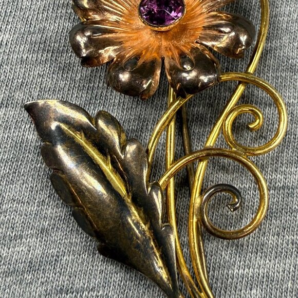 Vintage Gold-Tone Flower Brooch Purple Rhinestone Center & Detailed Leaf Design - Picture 8 of 16